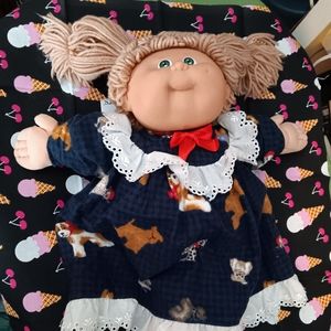 Vintage 1980s cabbage patch doll Unique yarnhair coloring